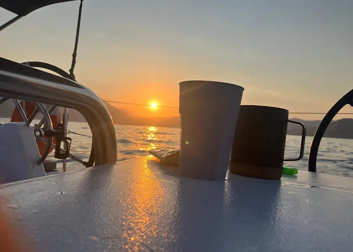 Aurora Sailing Getaway 2 Or Day Cruises In The Greek Islands Bateau-hôtel Mesokhórion