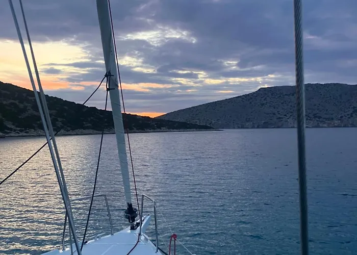 Aurora Sailing Getaway 2 Or Day Cruises In The Greek Islands Mesokhórion